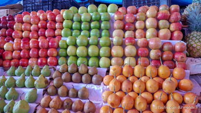 le marché couvert, l'allée des fruits