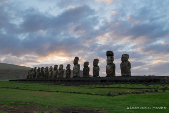 lever de soleil sur le site de Tongariki