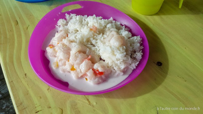 repas tahitien : poisson cru et lait de coco