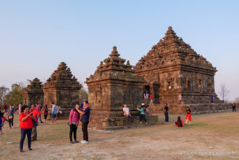 coucher de soleil au temple Candi Ijo, pres de Prambanan