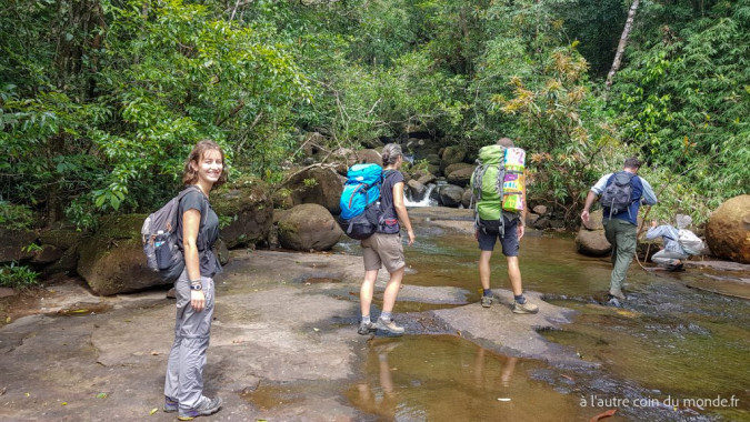 Deux jours de treks dans la jungle des Cardamones