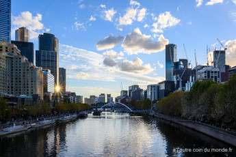 coucher de soleil sur la yarra river à Melbourne