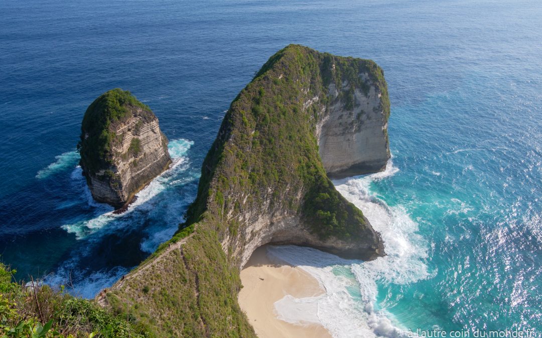 Nusa Penida : le temple Giri Putri au nord, kelinking et broken beach au Sud